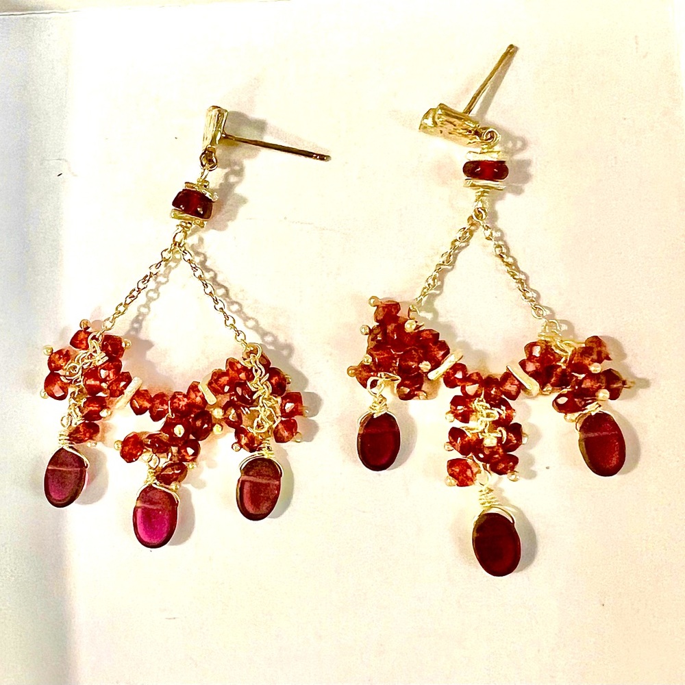 NWOT Silver and garnet chandelier earrings 1.5” long